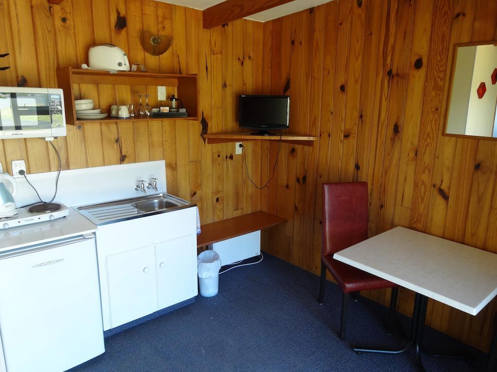 Ninety Mile Beach Holiday Park Waipapakauri Room photo